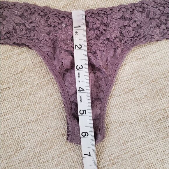 HANKY PANKY SIGNATURE LACE LOW RISE THONG 3pack - Picture 9 of 11